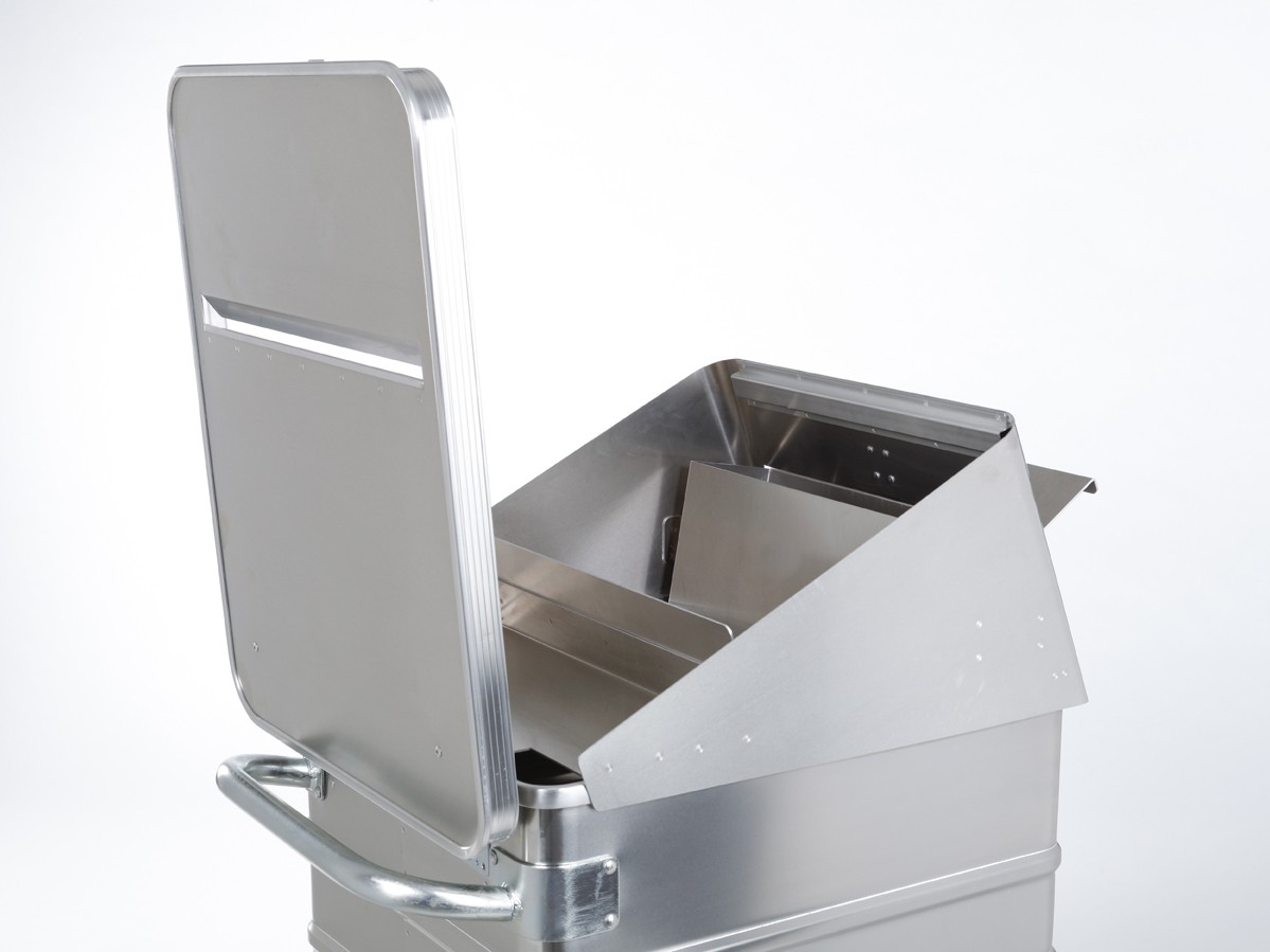 Aufsatz zur Entsorgung von Aktenordnern