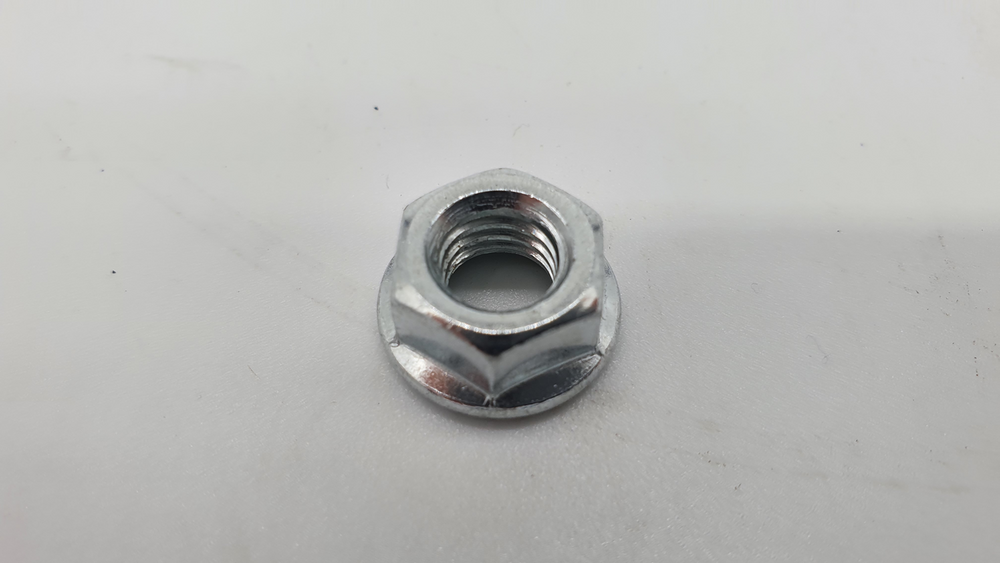 Mutter mit Flansch Proton M8